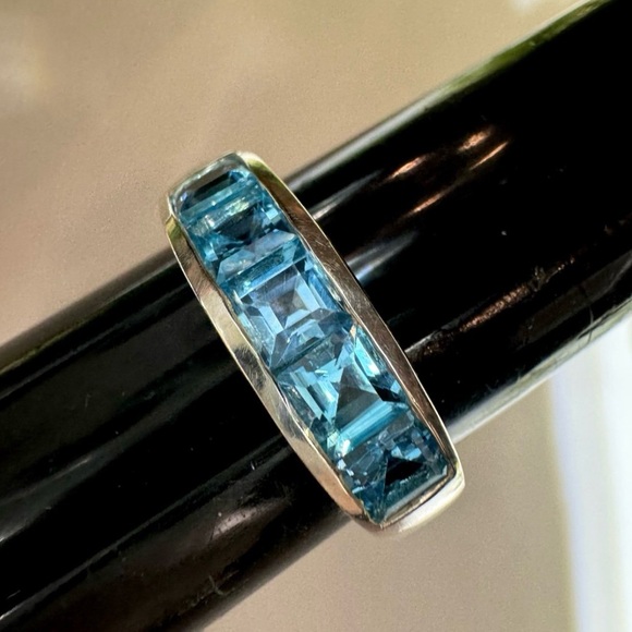 Vintage Princess cut Blue Topaz Raised band ring. Size about an 8 - Picture 9 of 16